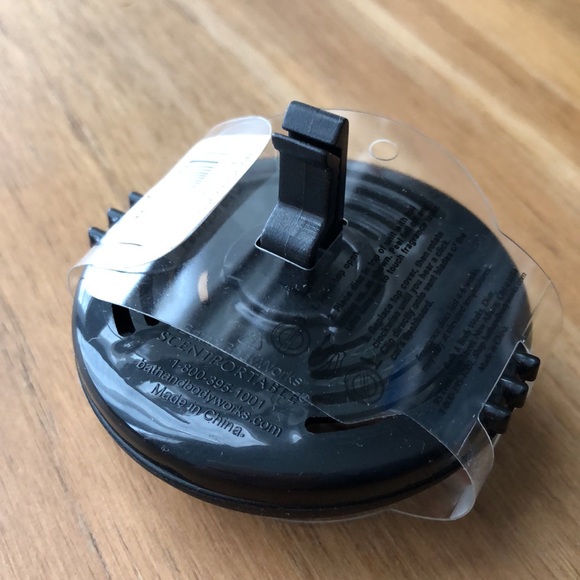 Bath & Body Works Scent Portable Car Air Freshener Vent Cup - Picture 2 of 3